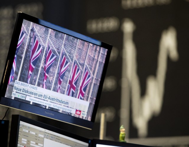 Brexit news on a TV screen with the curve of the German stock index DAX in background (Tanjug/AP)